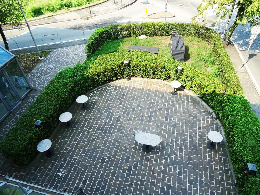 Victoria Hotels Carso Camnago Volta ภายนอก รูปภาพ